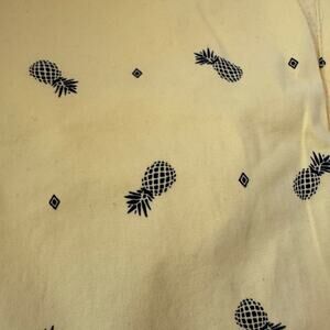 Hudson & Borrow size 33 yellow pineapple shorts men’s
